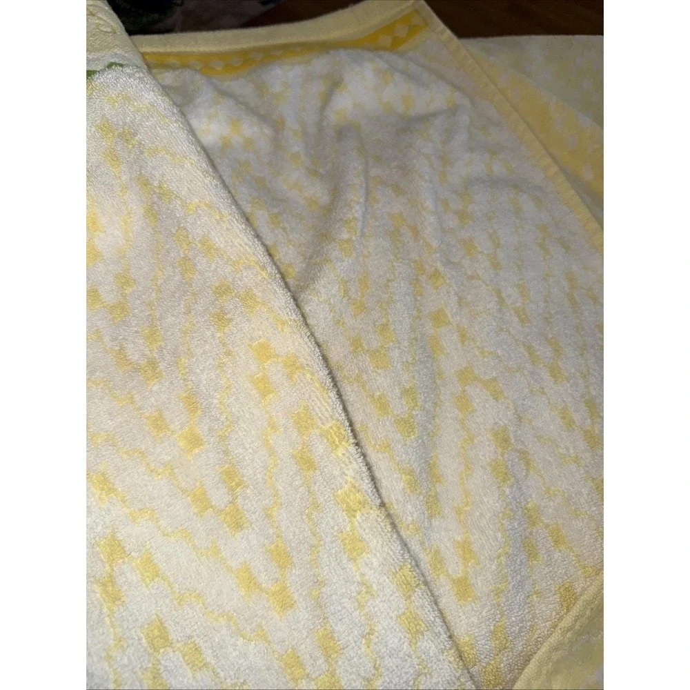 Vintage Classic Linen Bath Towels Pair YellowGold Green Embroidered‎ 5335